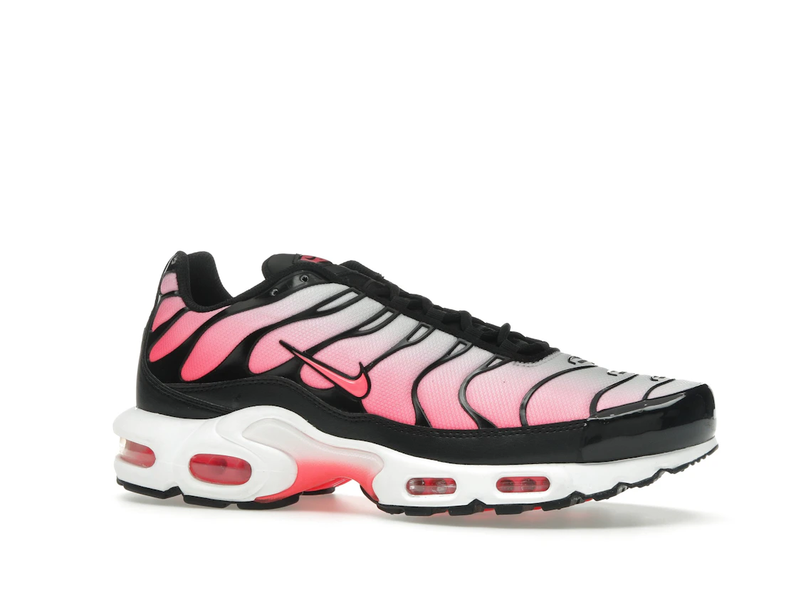 Vue 3 de Nike Air Max Plus Black Hot Punch 