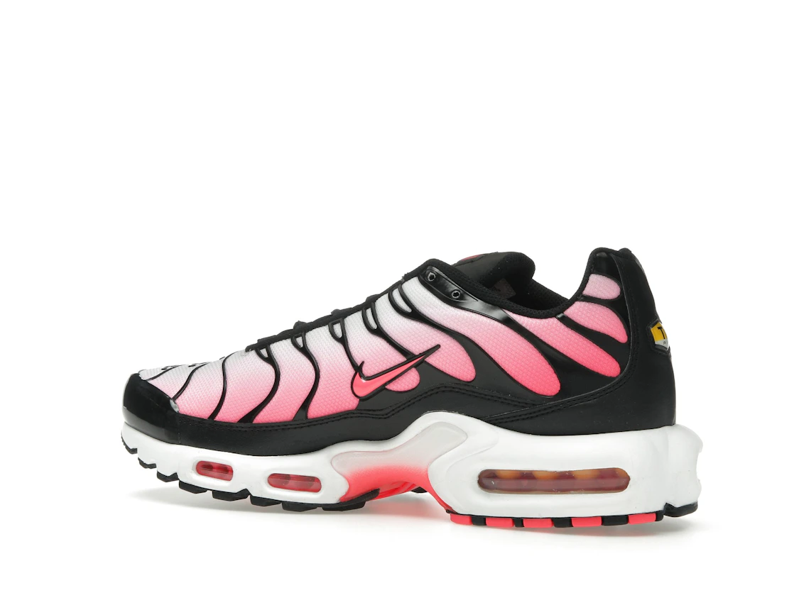 Vue 22 de Nike Air Max Plus Black Hot Punch 