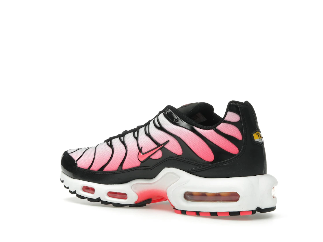 Vue 23 de Nike Air Max Plus Black Hot Punch 