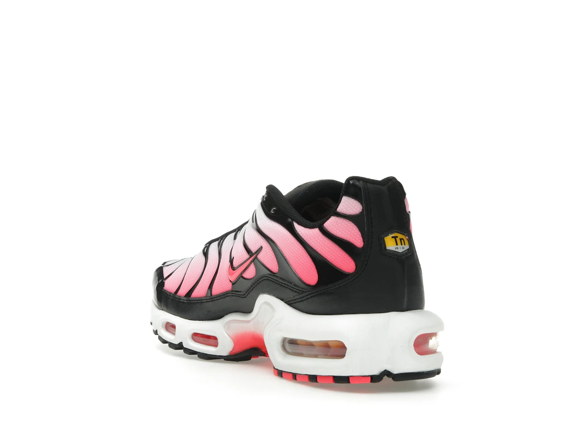 Vue 25 de Nike Air Max Plus Black Hot Punch 