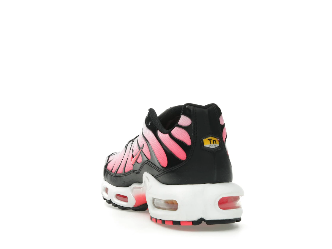 Vue 26 de Nike Air Max Plus Black Hot Punch 