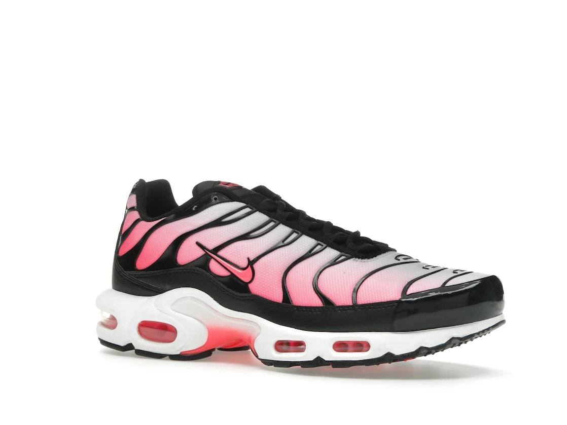 Vue 4 de Nike Air Max Plus Black Hot Punch 