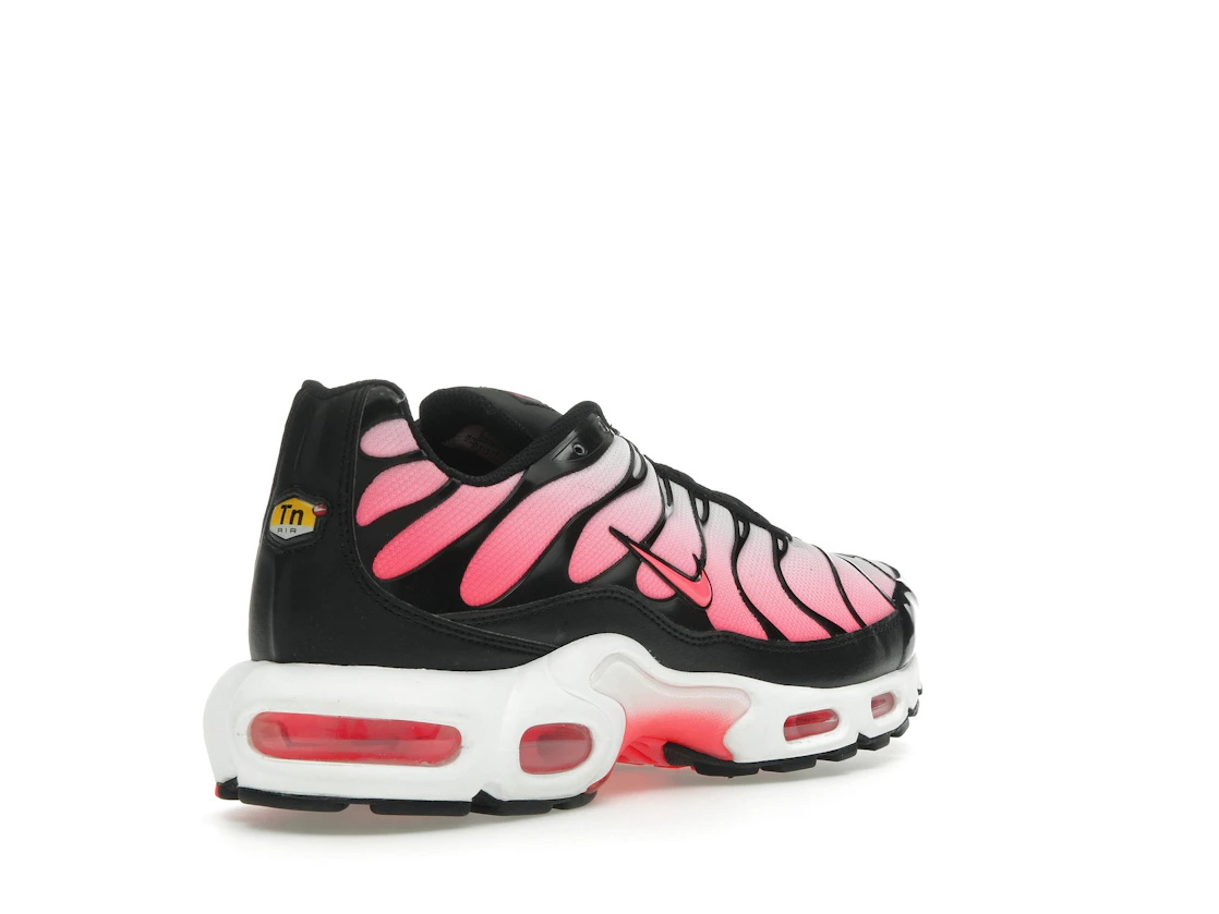 Vue 32 de Nike Air Max Plus Black Hot Punch 