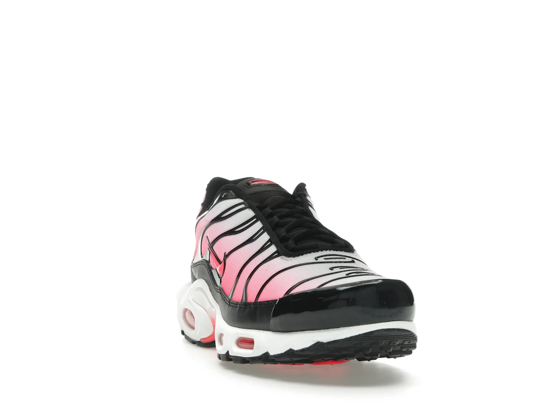 Vue 8 de Nike Air Max Plus Black Hot Punch 