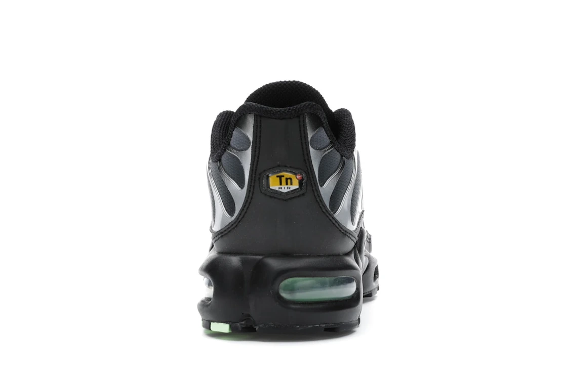 Vue 28 de Nike Air Max Plus Black Particle Grey Vapour Green