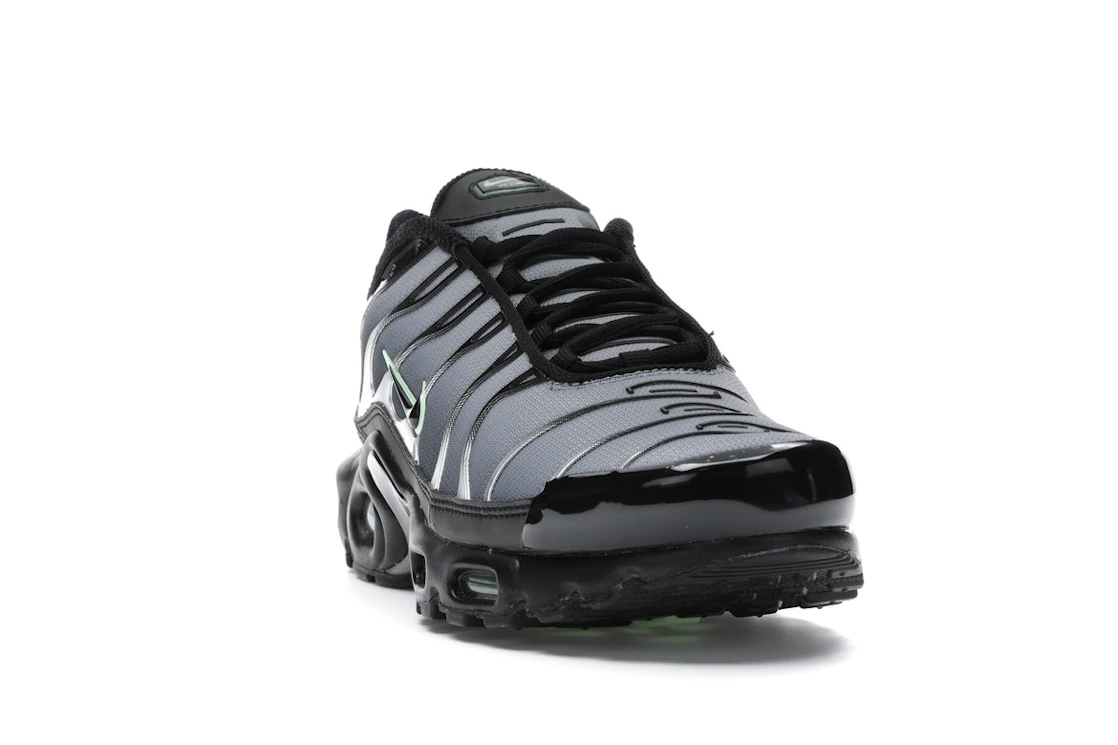 Vue 8 de Nike Air Max Plus Black Particle Grey Vapour Green