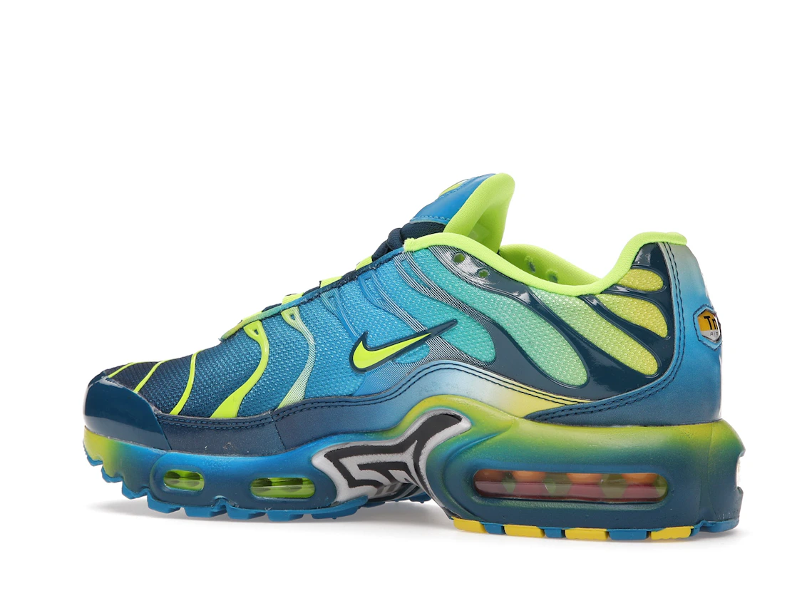 Vue 22 de Nike Air Max Plus Fade Blue Hero Volt (GS)