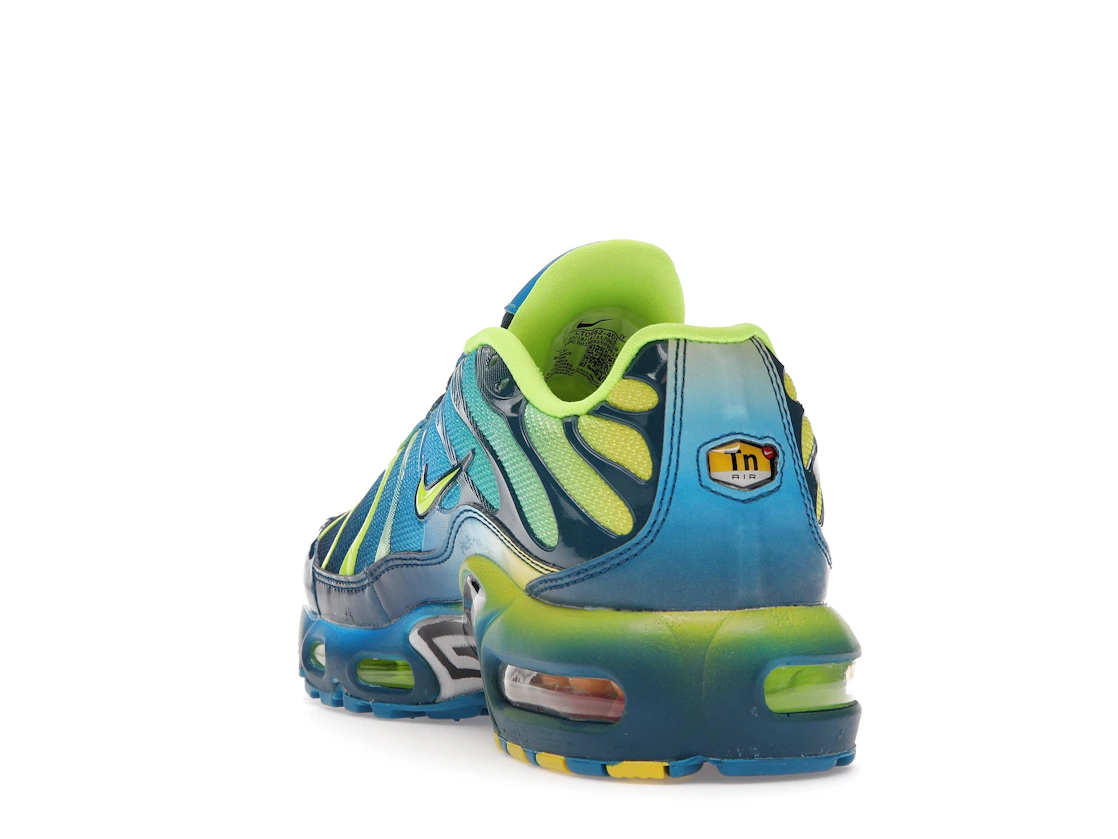 Vue 26 de Nike Air Max Plus Fade Blue Hero Volt (GS)