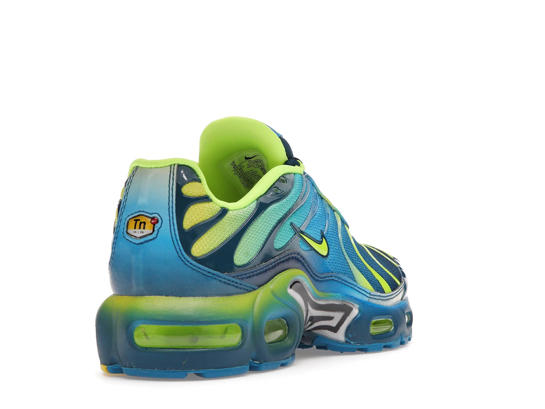 Vue 31 de Nike Air Max Plus Fade Blue Hero Volt (GS)