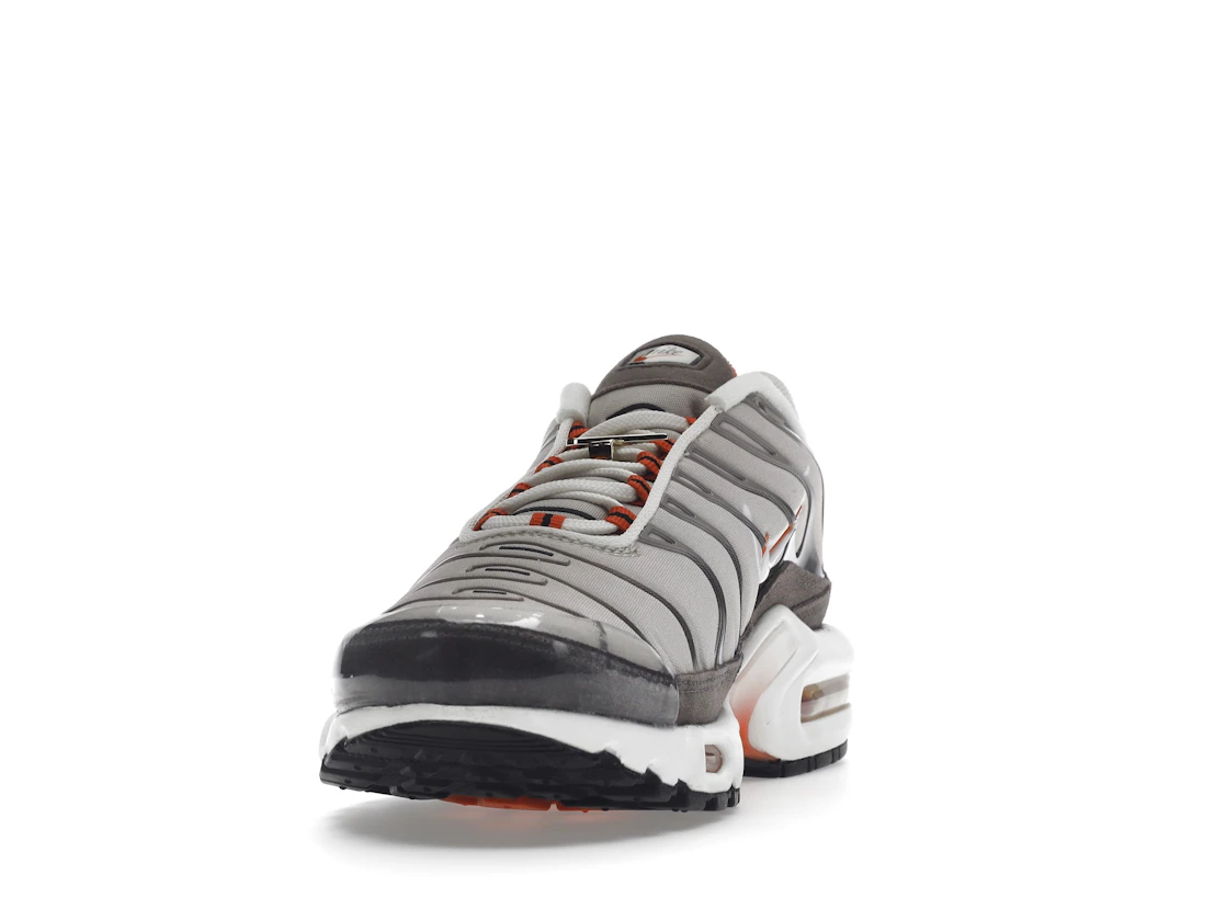 Vue 12 de Nike Air Max Plus First Use Beige Orange