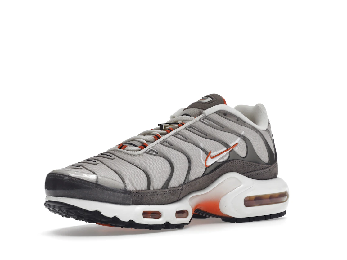 Vue 15 de Nike Air Max Plus First Use Beige Orange