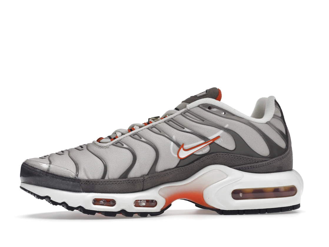 Vue 18 de Nike Air Max Plus First Use Beige Orange