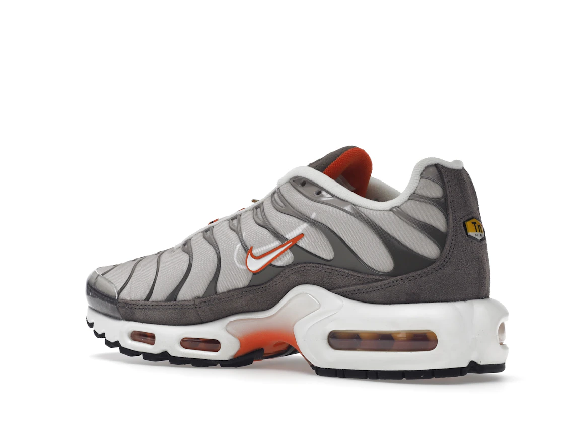 Vue 23 de Nike Air Max Plus First Use Beige Orange