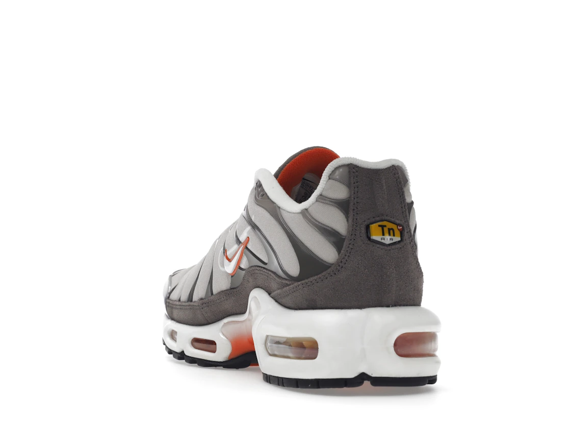 Vue 26 de Nike Air Max Plus First Use Beige Orange