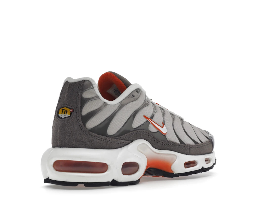 Vue 32 de Nike Air Max Plus First Use Beige Orange