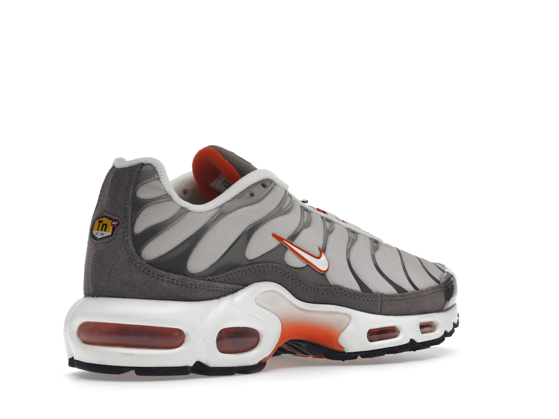 Vue 33 de Nike Air Max Plus First Use Beige Orange