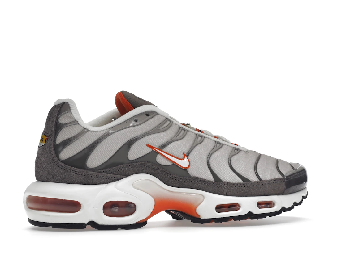 Vue 35 de Nike Air Max Plus First Use Beige Orange