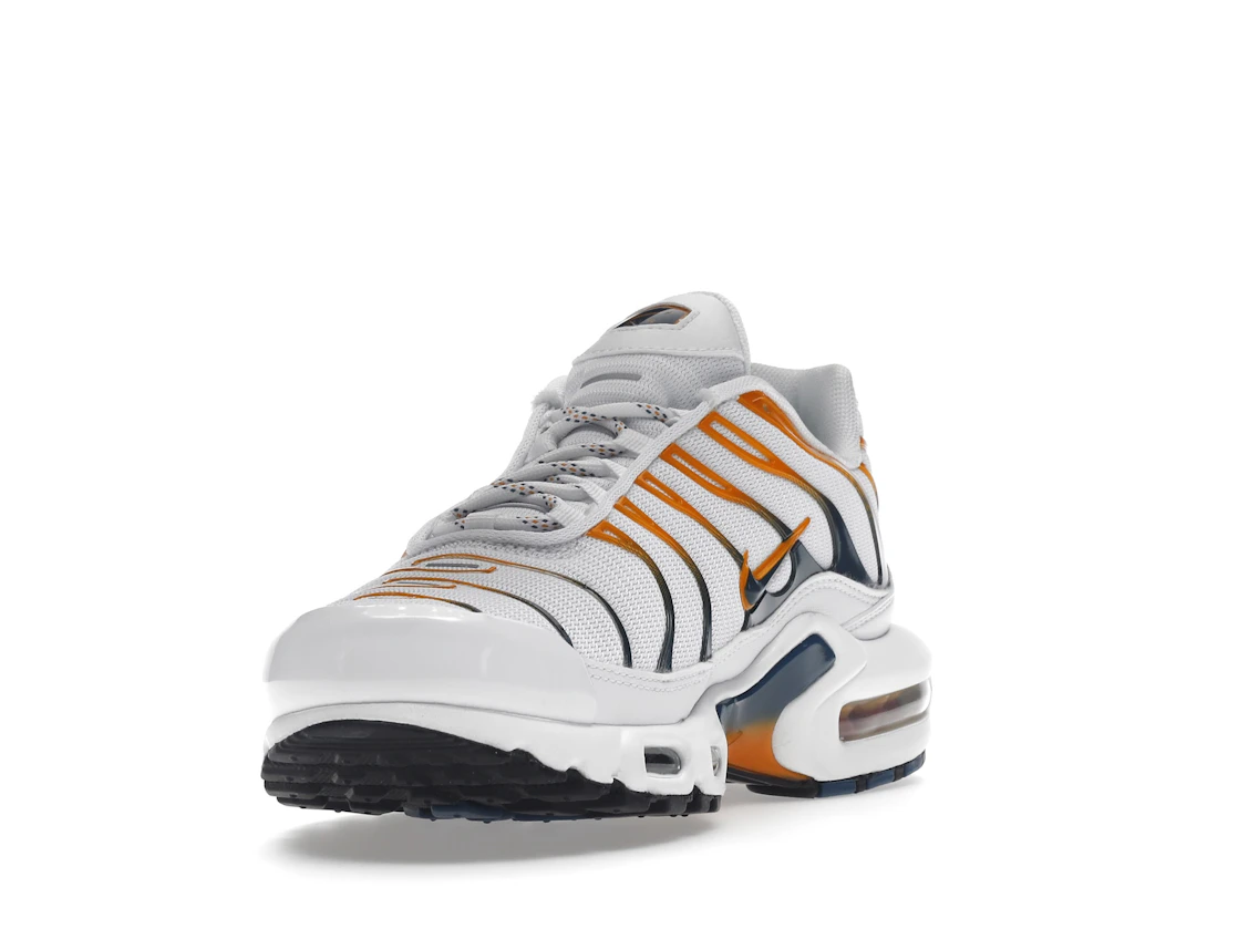 Vue 13 de Nike Air Max Plus Hiking Carabiner White Kumquat Marina