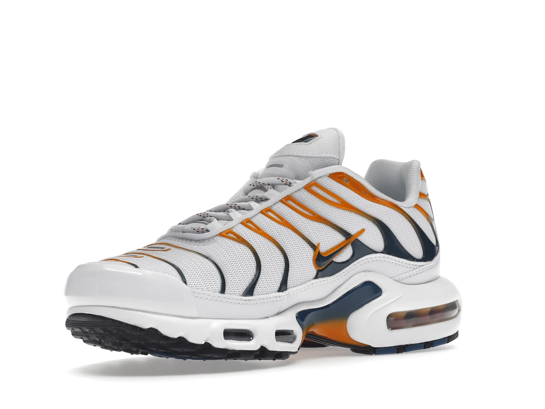 Vue 15 de Nike Air Max Plus Hiking Carabiner White Kumquat Marina