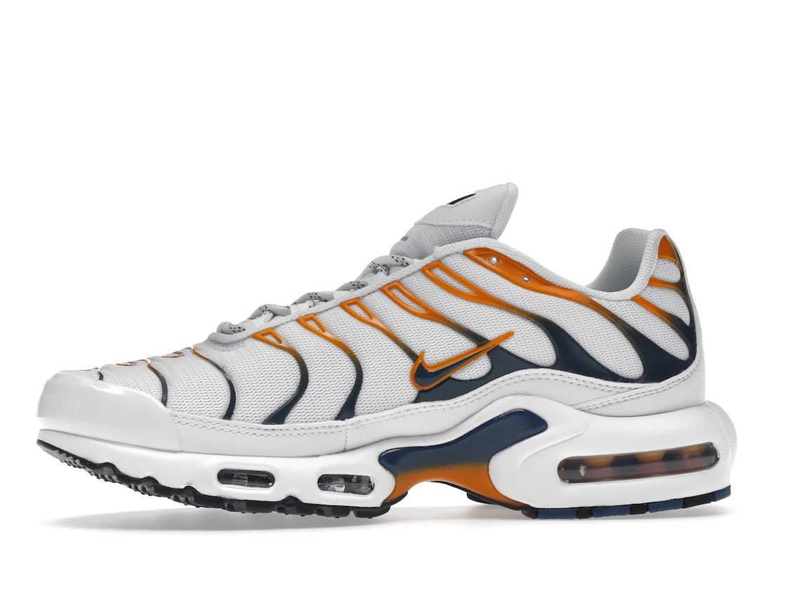 Vue 18 de Nike Air Max Plus Hiking Carabiner White Kumquat Marina