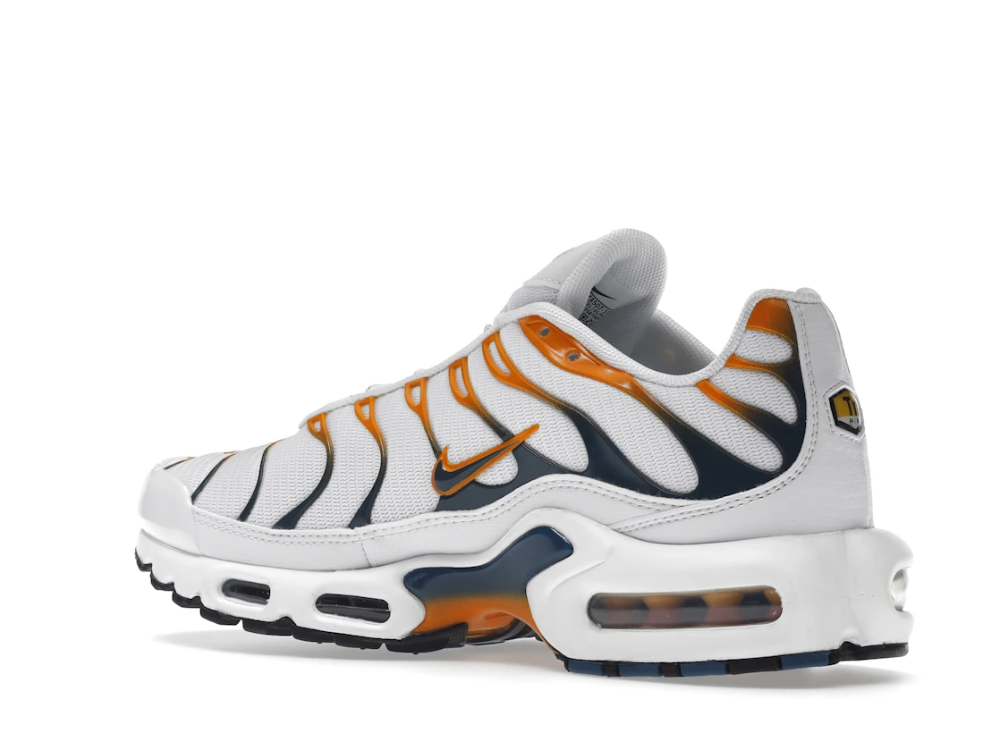 Vue 23 de Nike Air Max Plus Hiking Carabiner White Kumquat Marina