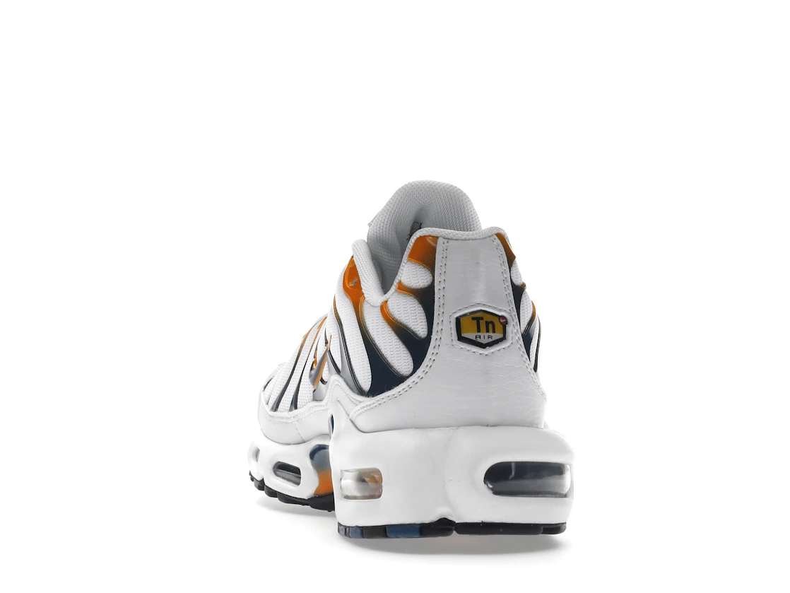 Vue 27 de Nike Air Max Plus Hiking Carabiner White Kumquat Marina