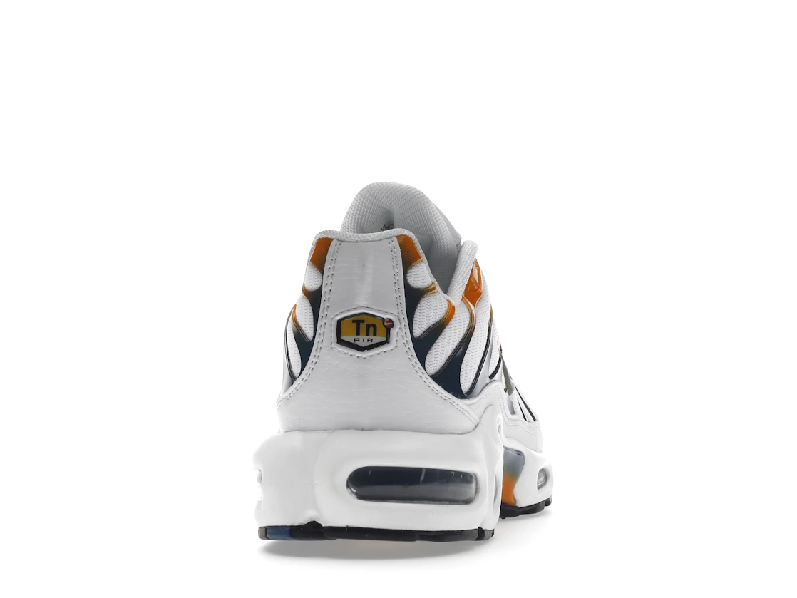 Vue 29 de Nike Air Max Plus Hiking Carabiner White Kumquat Marina