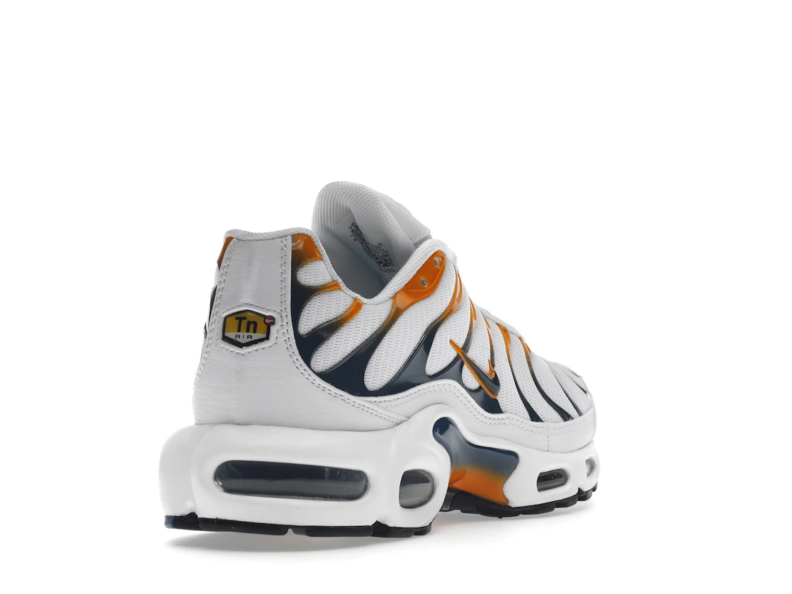 Vue 31 de Nike Air Max Plus Hiking Carabiner White Kumquat Marina