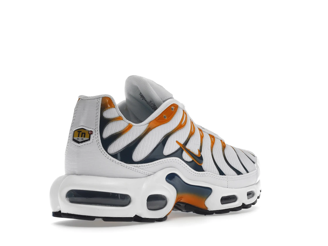 Vue 32 de Nike Air Max Plus Hiking Carabiner White Kumquat Marina