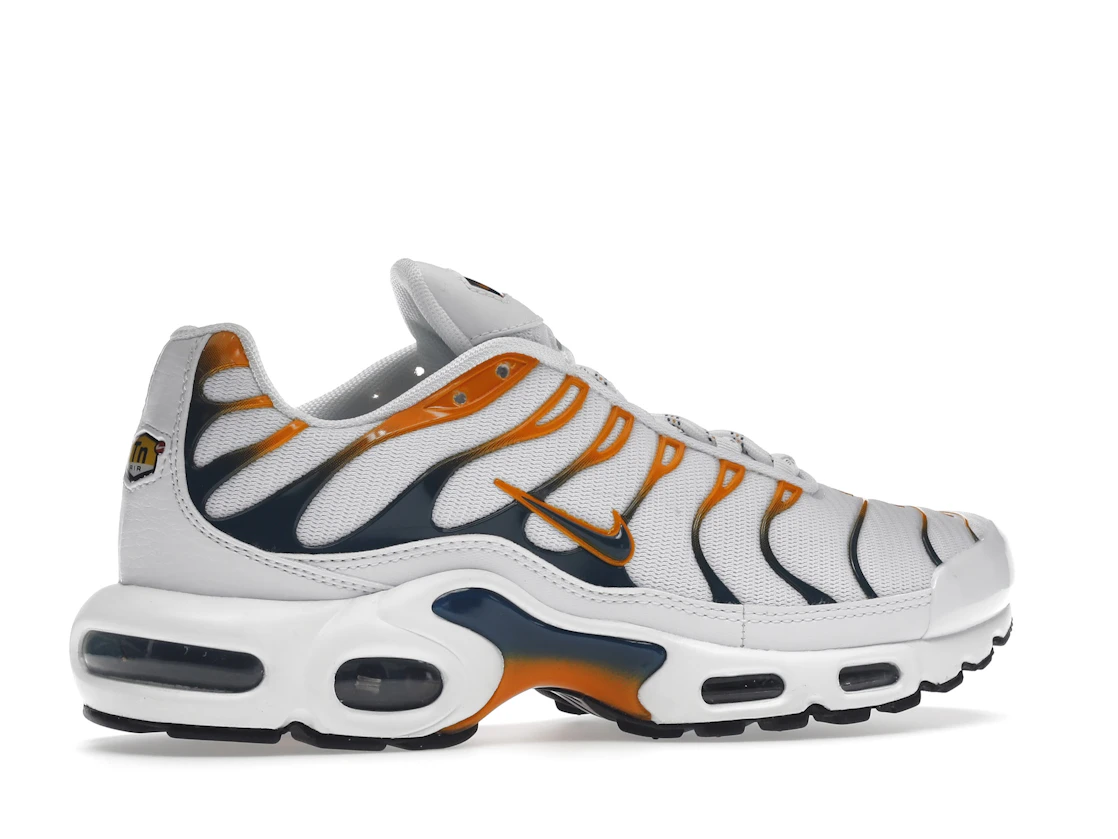 Vue 35 de Nike Air Max Plus Hiking Carabiner White Kumquat Marina