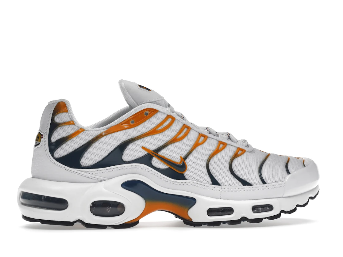 Vue 36 de Nike Air Max Plus Hiking Carabiner White Kumquat Marina