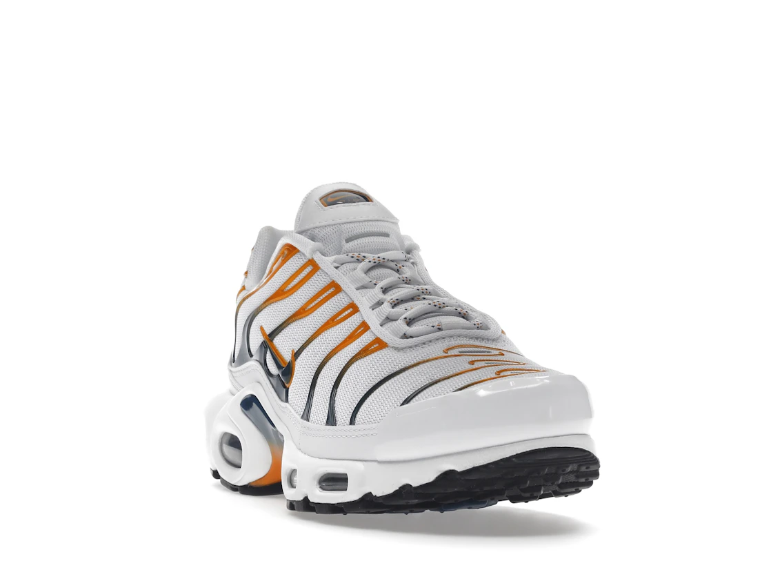 Vue 8 de Nike Air Max Plus Hiking Carabiner White Kumquat Marina