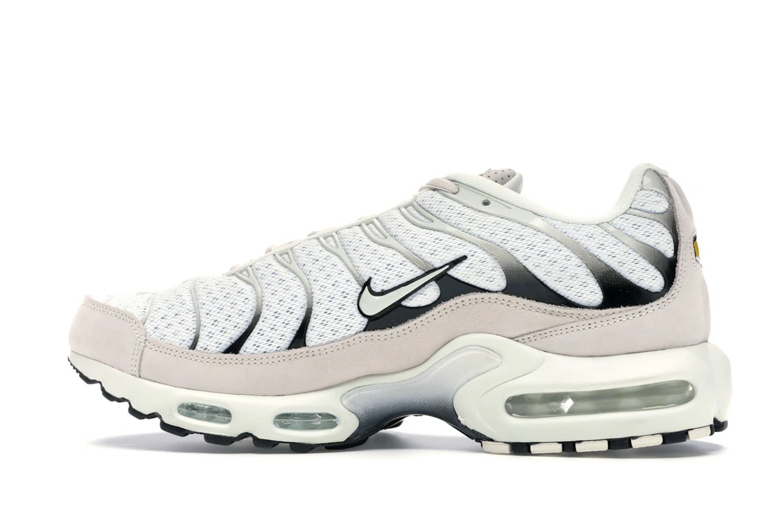 Vue 20 de Nike Air Max Plus Sail Black