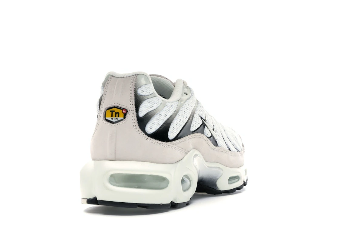 Vue 30 de Nike Air Max Plus Sail Black