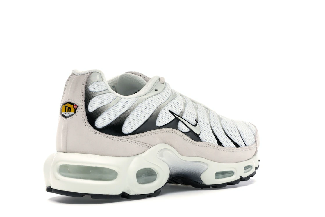 Vue 32 de Nike Air Max Plus Sail Black