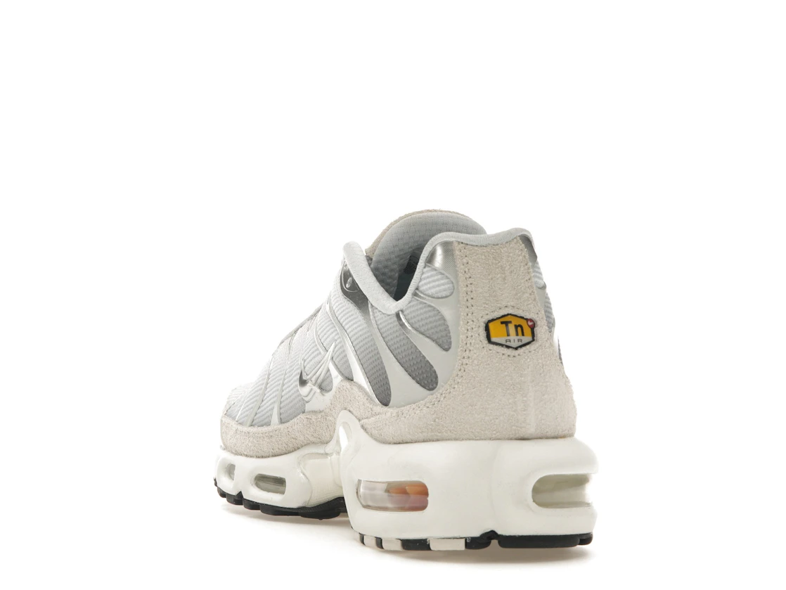 Vue 26 de Nike Air Max Plus Sail Pure Platinum Silver