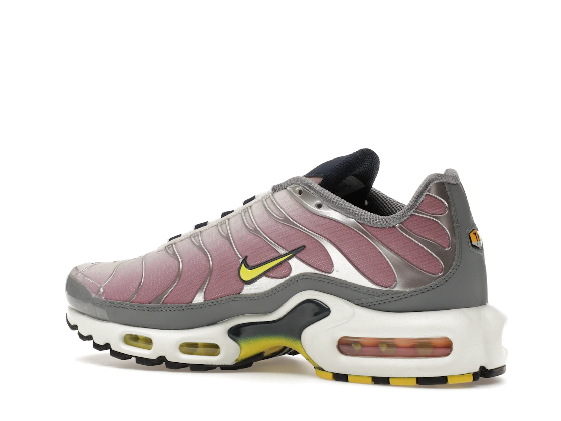 Vue 22 de Nike Air Max Plus Violet Dust High Voltage 