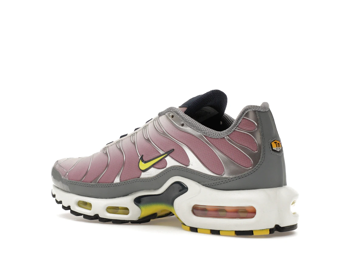 Vue 23 de Nike Air Max Plus Violet Dust High Voltage 