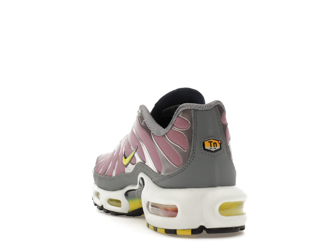 Vue 26 de Nike Air Max Plus Violet Dust High Voltage 