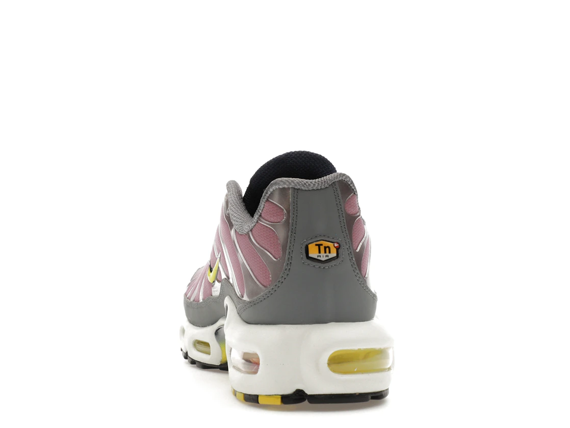 Vue 27 de Nike Air Max Plus Violet Dust High Voltage 