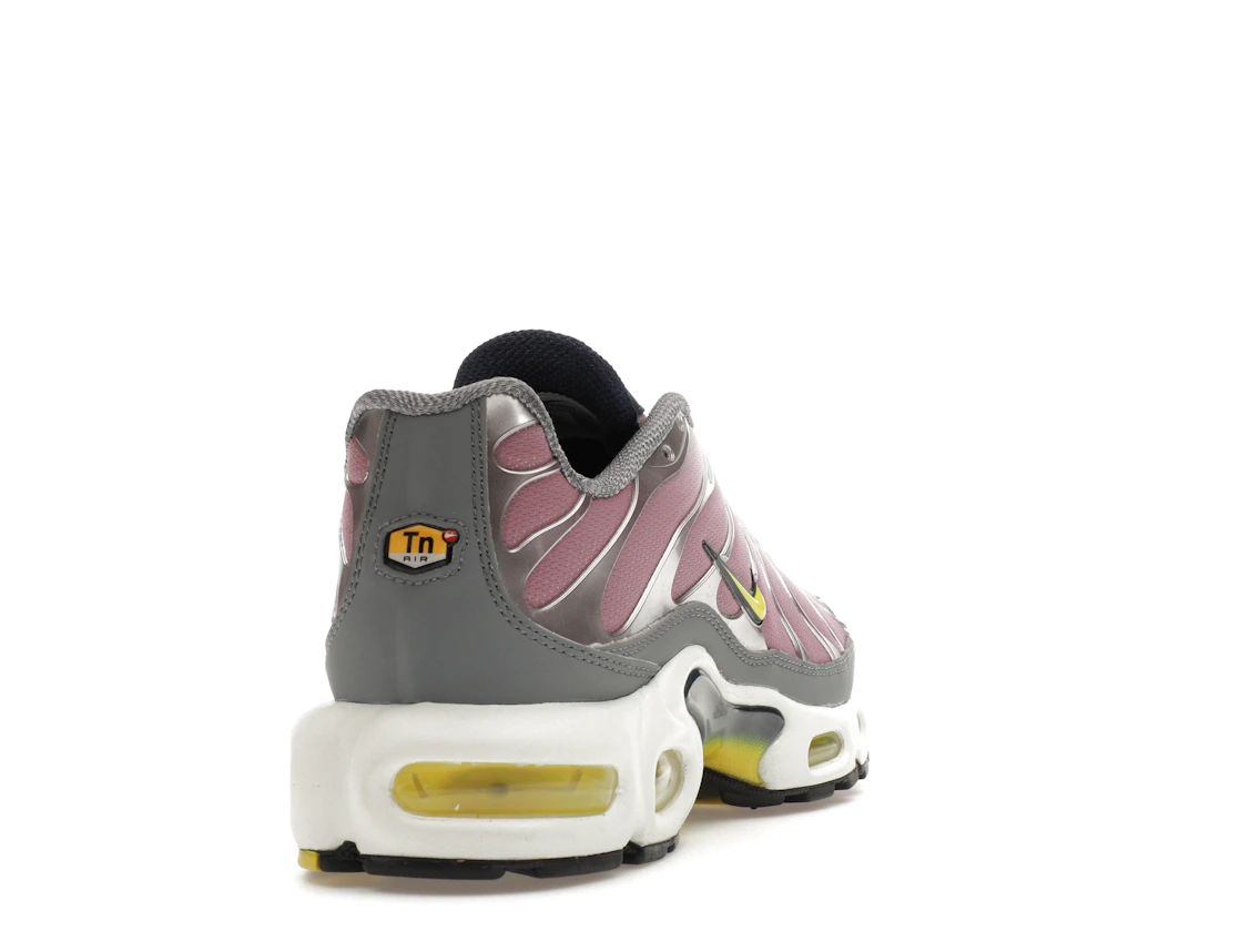 Vue 30 de Nike Air Max Plus Violet Dust High Voltage 