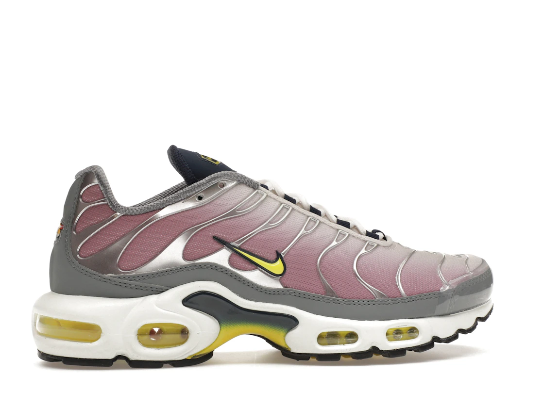 Vue 36 de Nike Air Max Plus Violet Dust High Voltage 