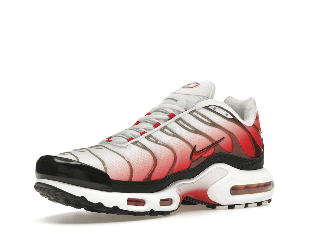Vue 15 de Nike Air Max Plus White Black University Red