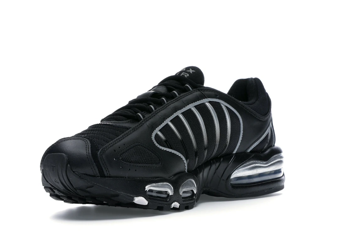 Vue 14 de Nike Air Max Tailwind 4 Black Metallic Silver