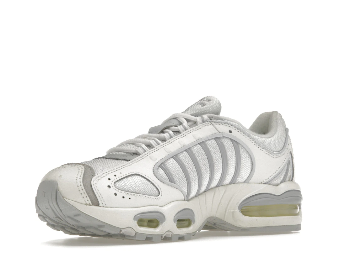 Vue 15 de Nike Air Max Tailwind IV Pure Platinum