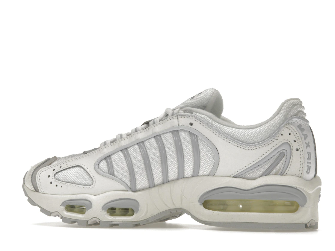 Vue 21 de Nike Air Max Tailwind IV Pure Platinum