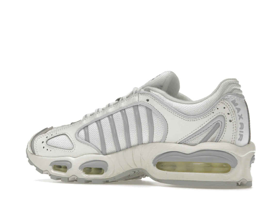 Vue 22 de Nike Air Max Tailwind IV Pure Platinum