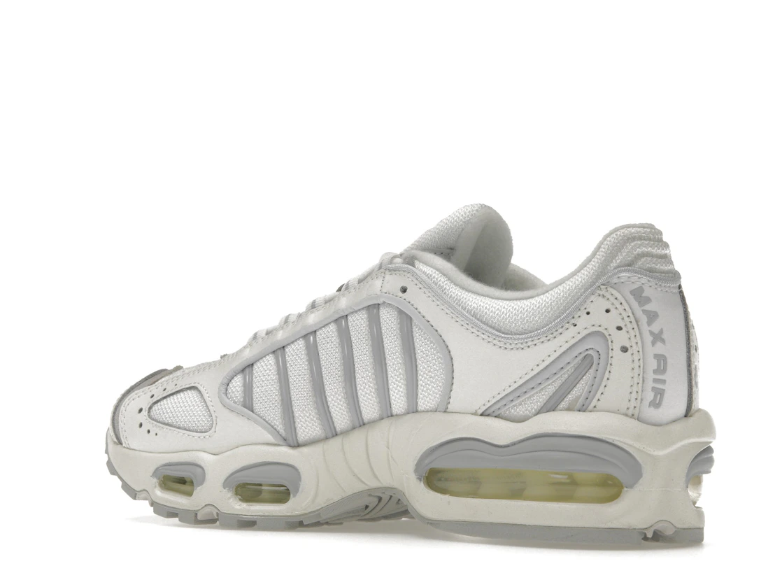 Vue 23 de Nike Air Max Tailwind IV Pure Platinum