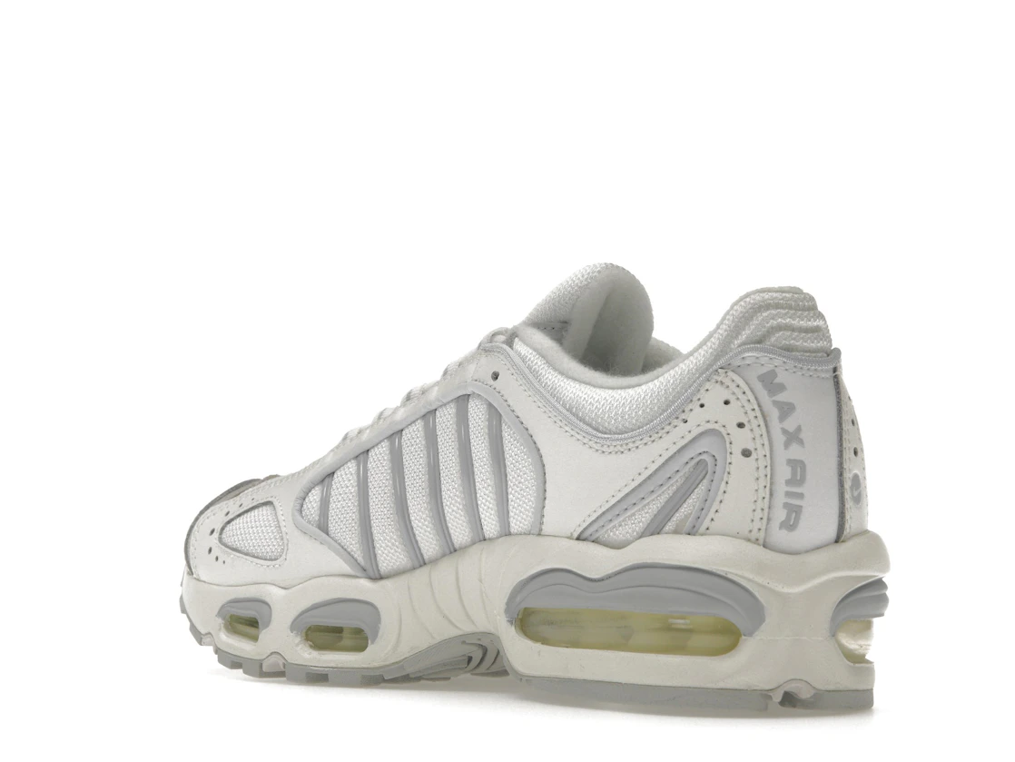 Vue 24 de Nike Air Max Tailwind IV Pure Platinum