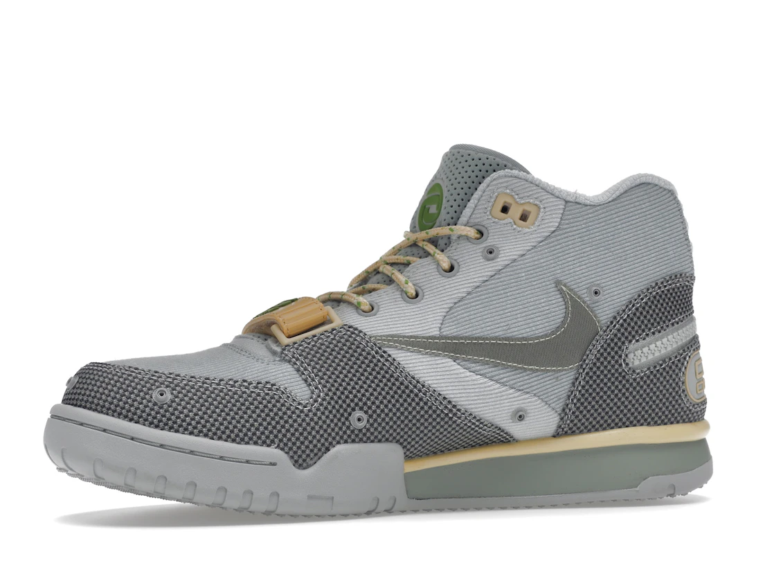 Vue 17 de Nike Air Trainer 1 SP Travis Scott Grey Haze